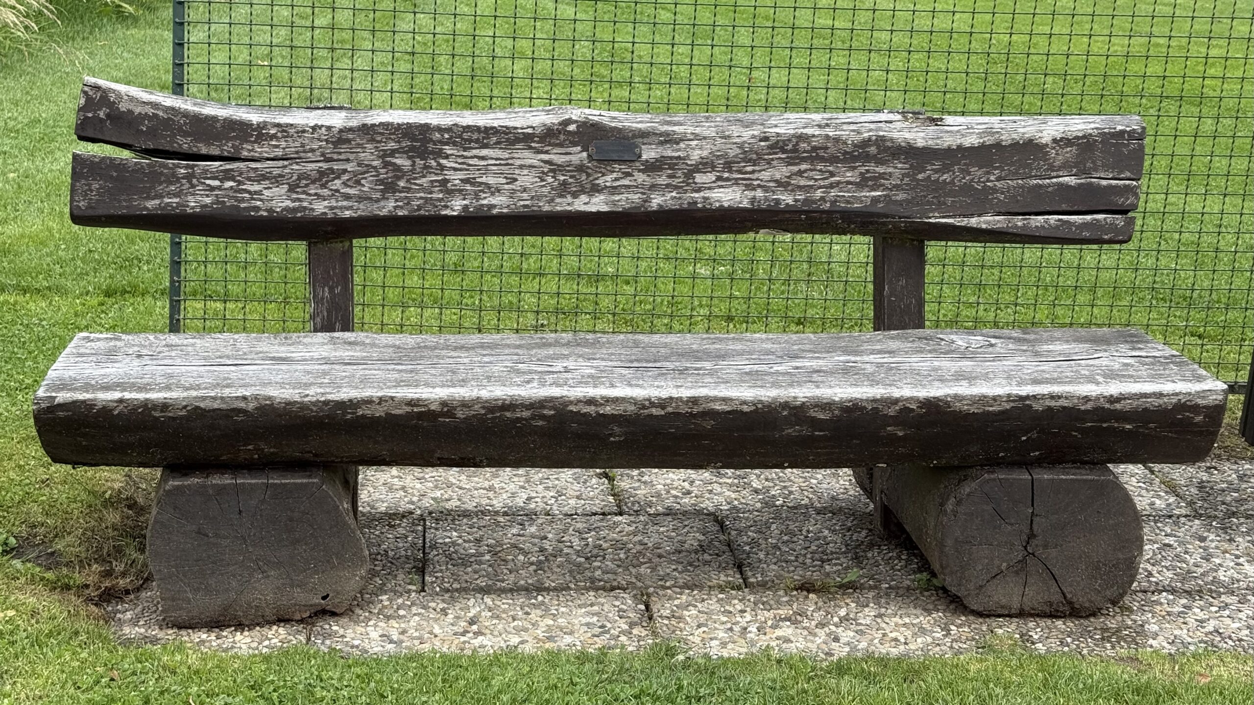 In die Jahre gekommen – unsere Sitzbänke